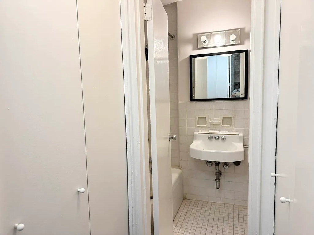 83rd Street/3rd Avenue - Photo 4