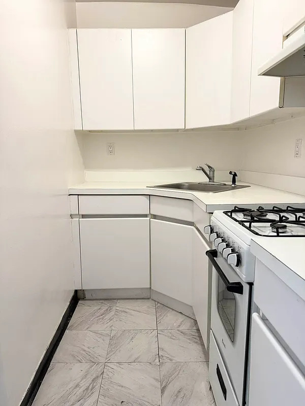83rd Street/3rd Avenue - Photo 5