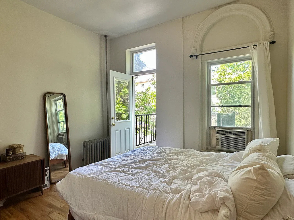477 Willoughby Avenue - Photo 4