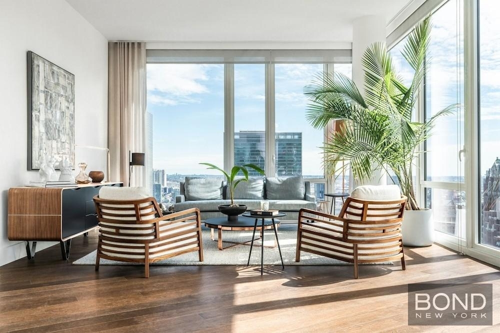 East 44th Street - Photo 6