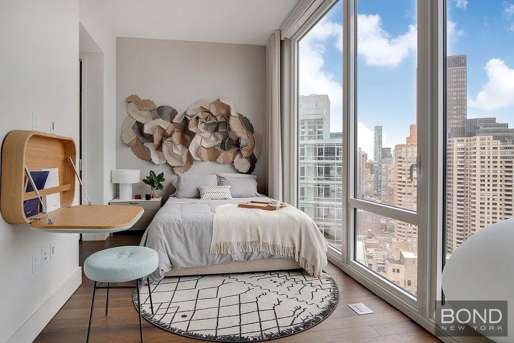 East 44th Street - Photo 7