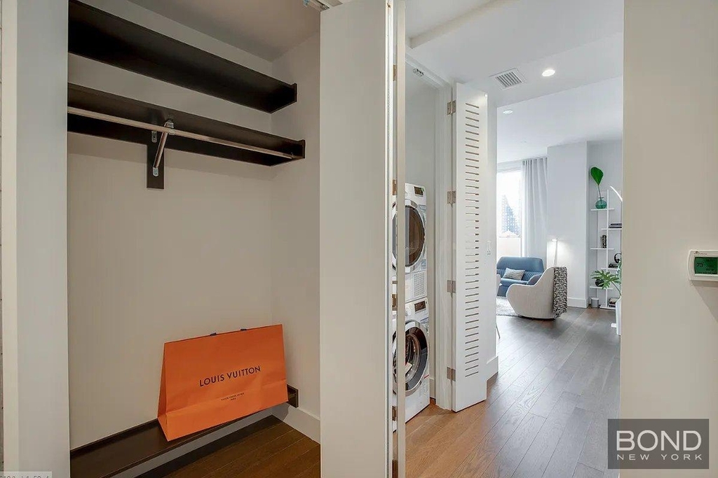 East 44th Street - Photo 9