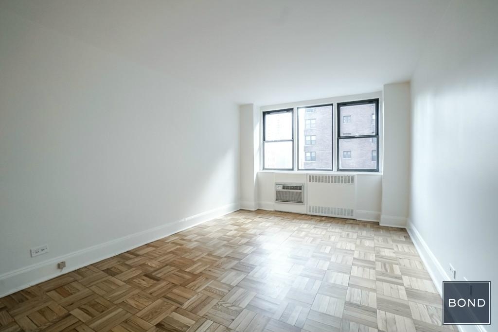 East 79th Street - Photo 2