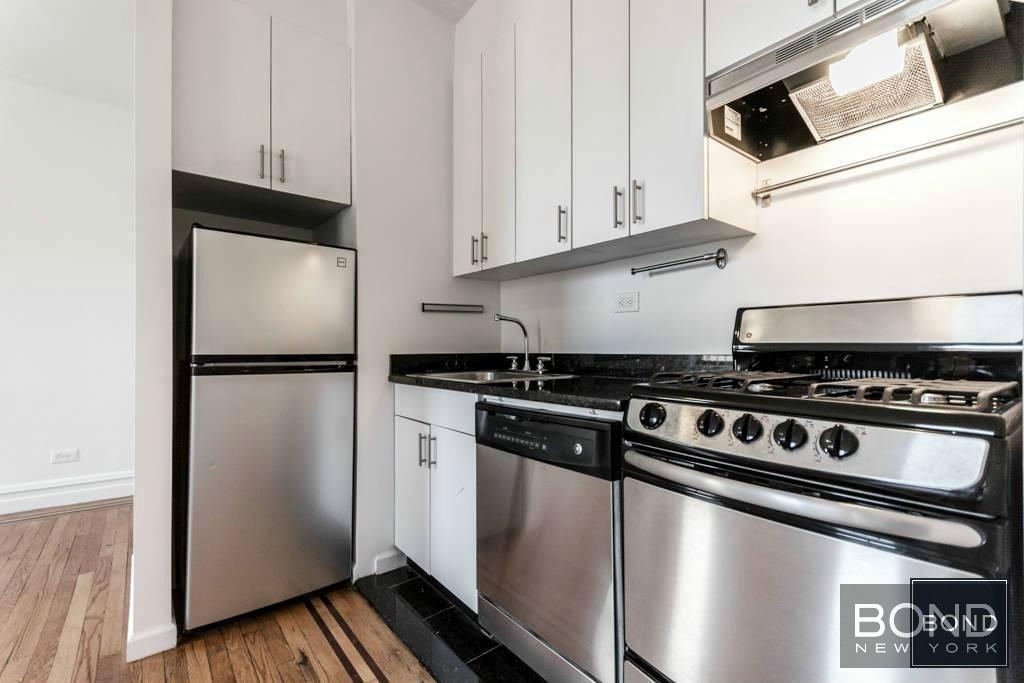 West 10th Street - Photo 1