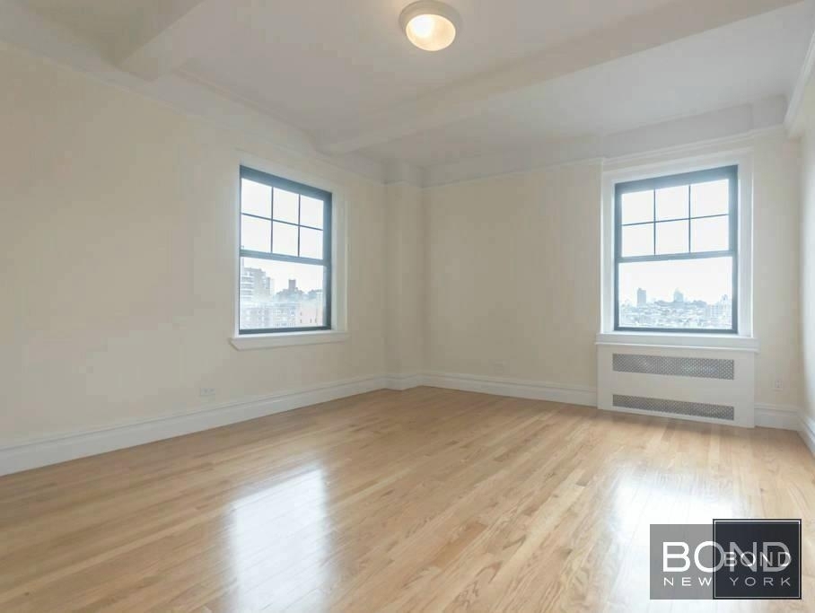 West 10th Street - Photo 2