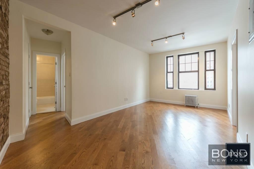 West 11th Street - Photo 0