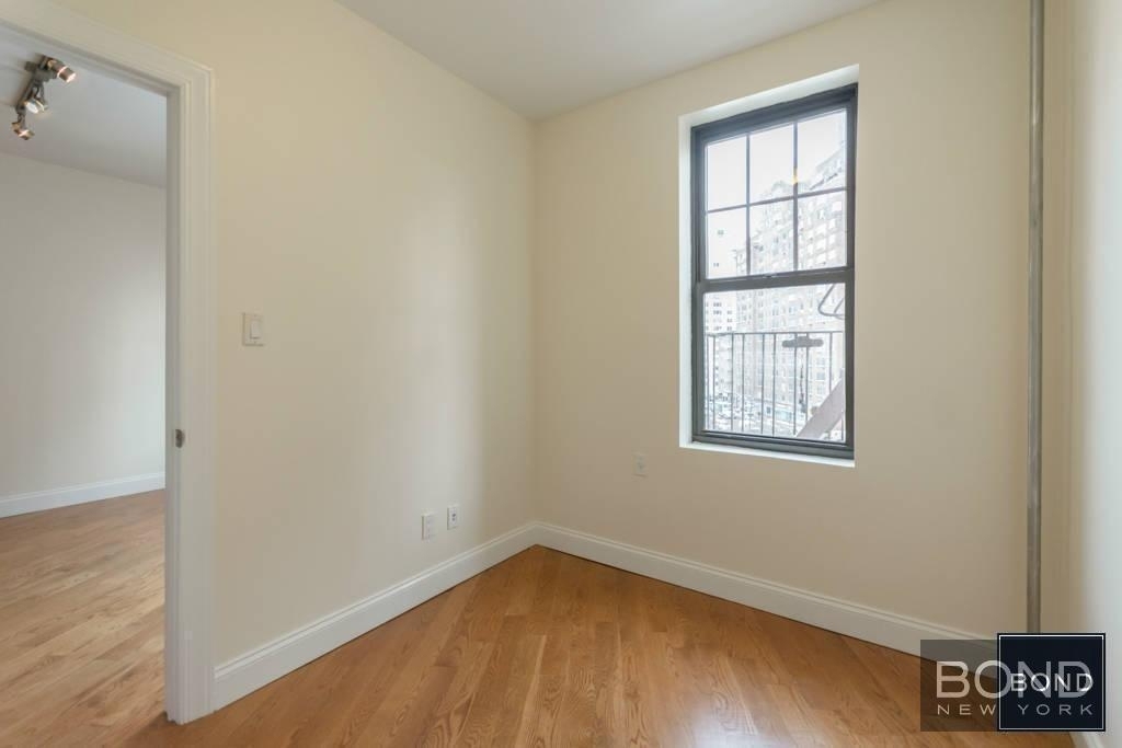 West 11th Street - Photo 2