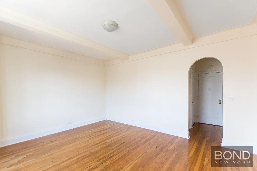 Second Avenue - Photo 2