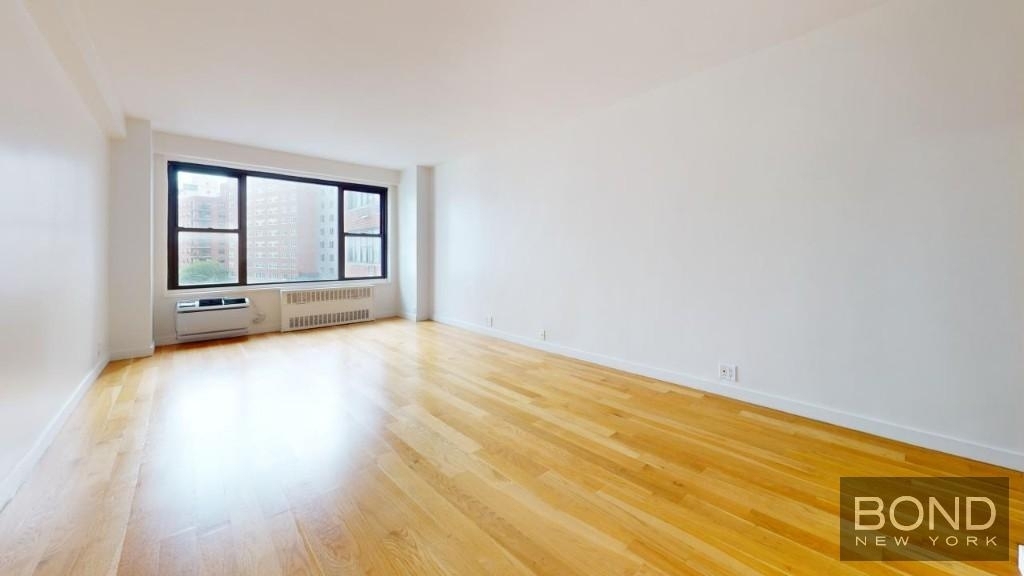 Fourth Avenue - Photo 7