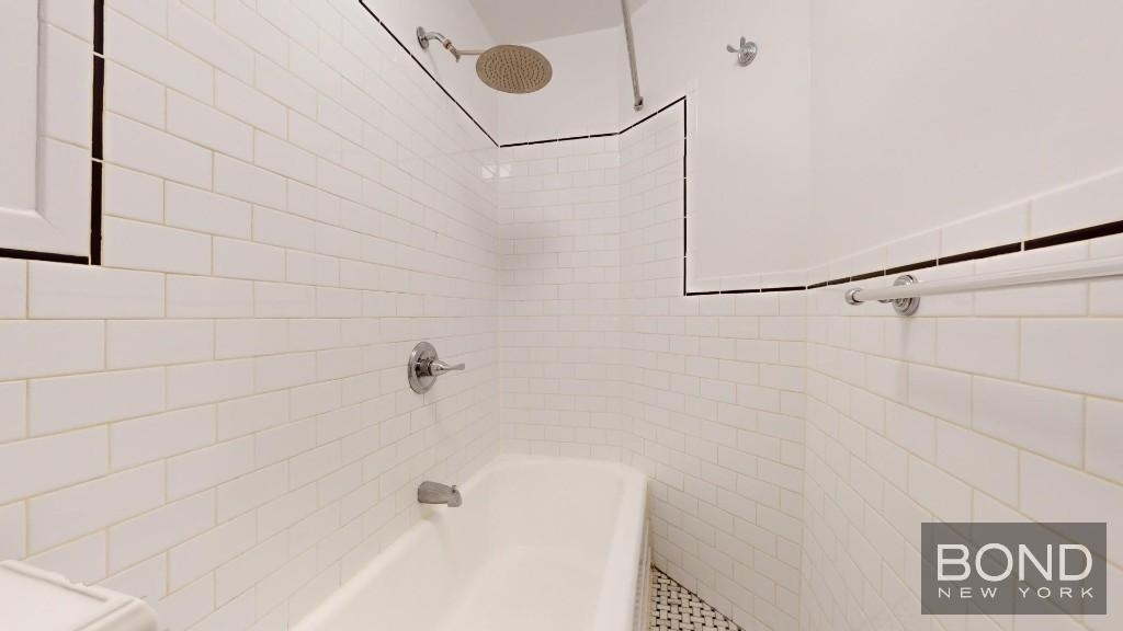 East 7th Street - Photo 4