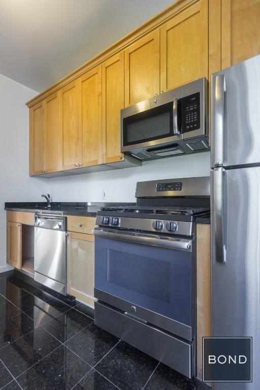 West 13th Street - Photo 10