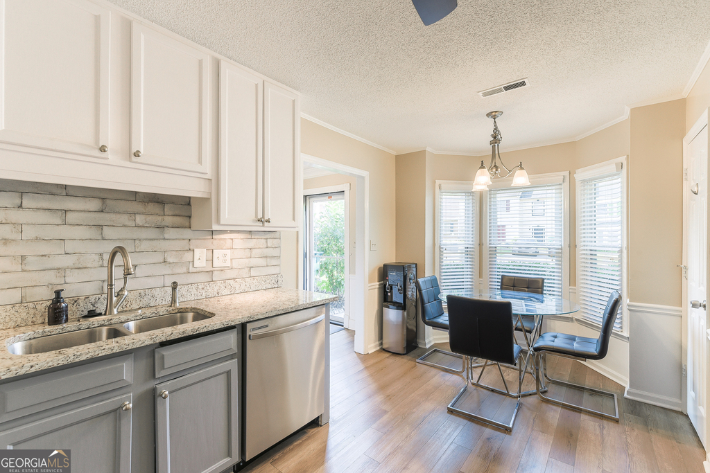 1022 Oaks Parkway Se - Photo 2