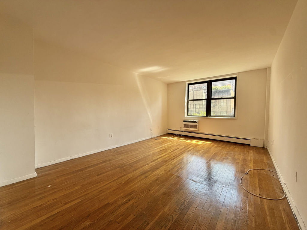 East 83rd Street - Photo 0
