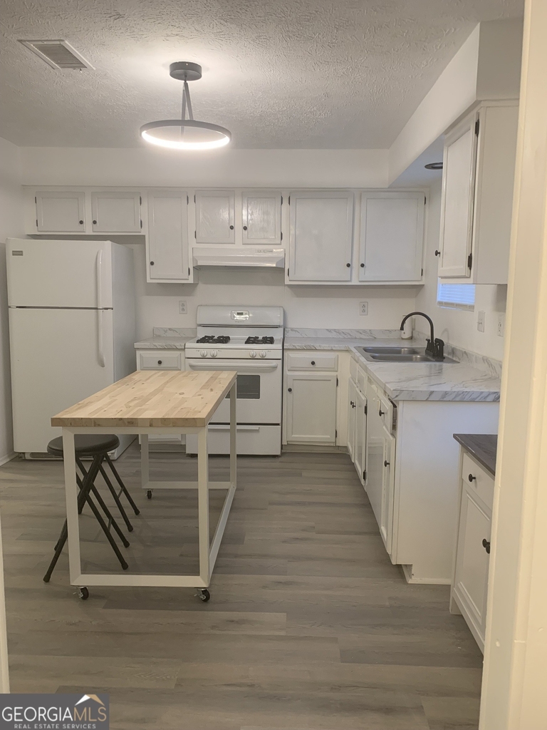 6182 Saint Charles Court - Photo 5