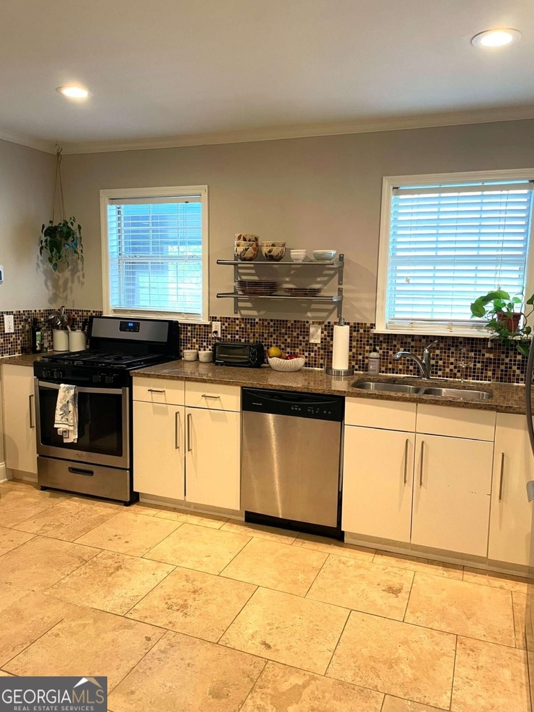 1380 Monroe Drive Ne - Photo 4