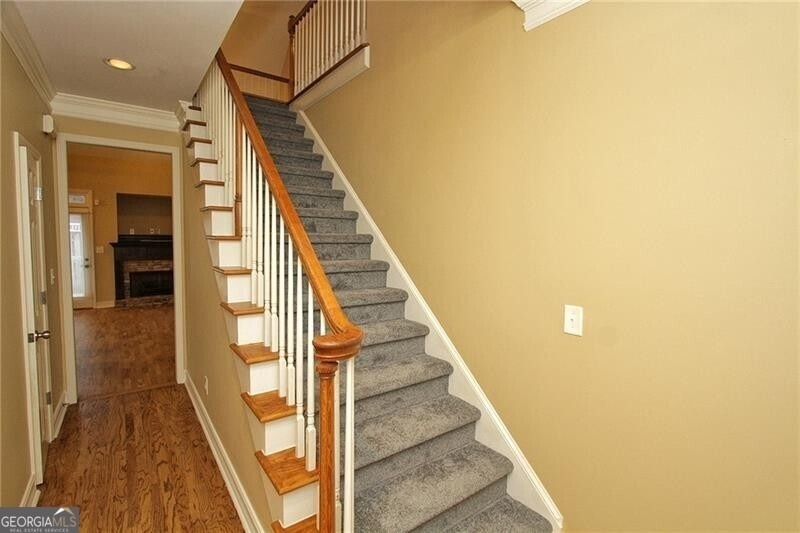 1360 Eastgate Court Se - Photo 2