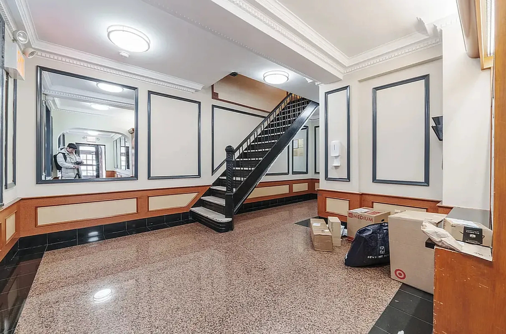 201 West 11th Street - Photo 7