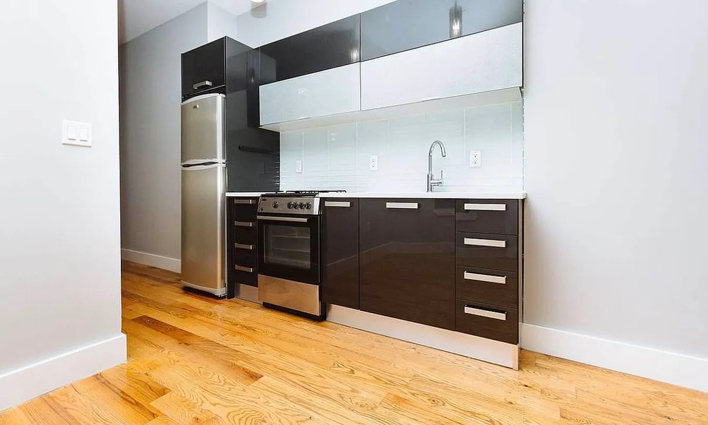 456 Madison Street - Photo 0
