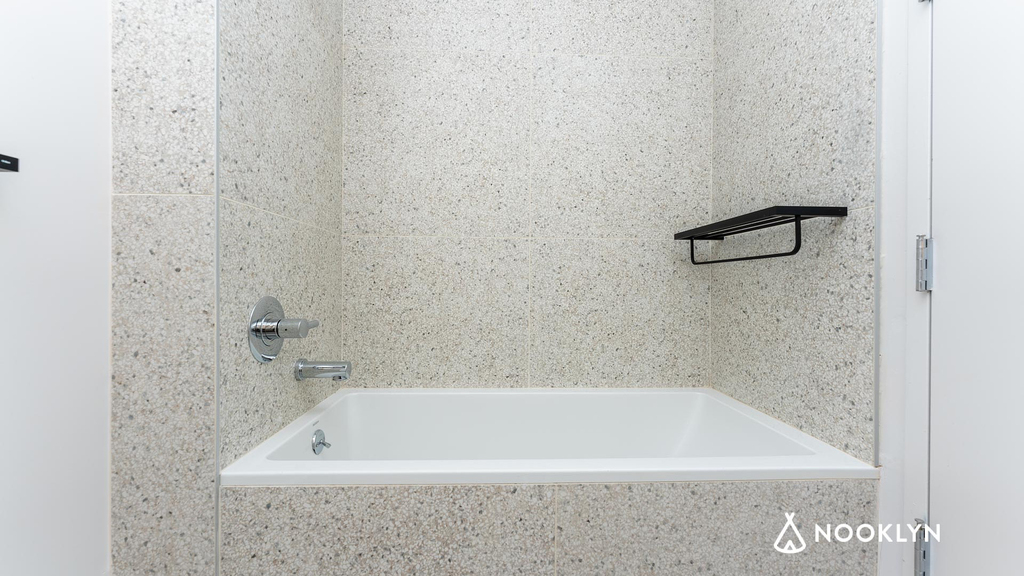 260 Knickerbocker Avenue - Photo 2