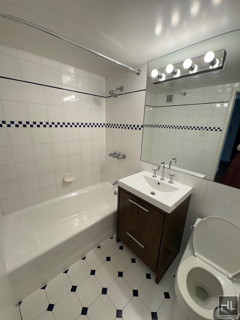 East 63 Street - Photo 4
