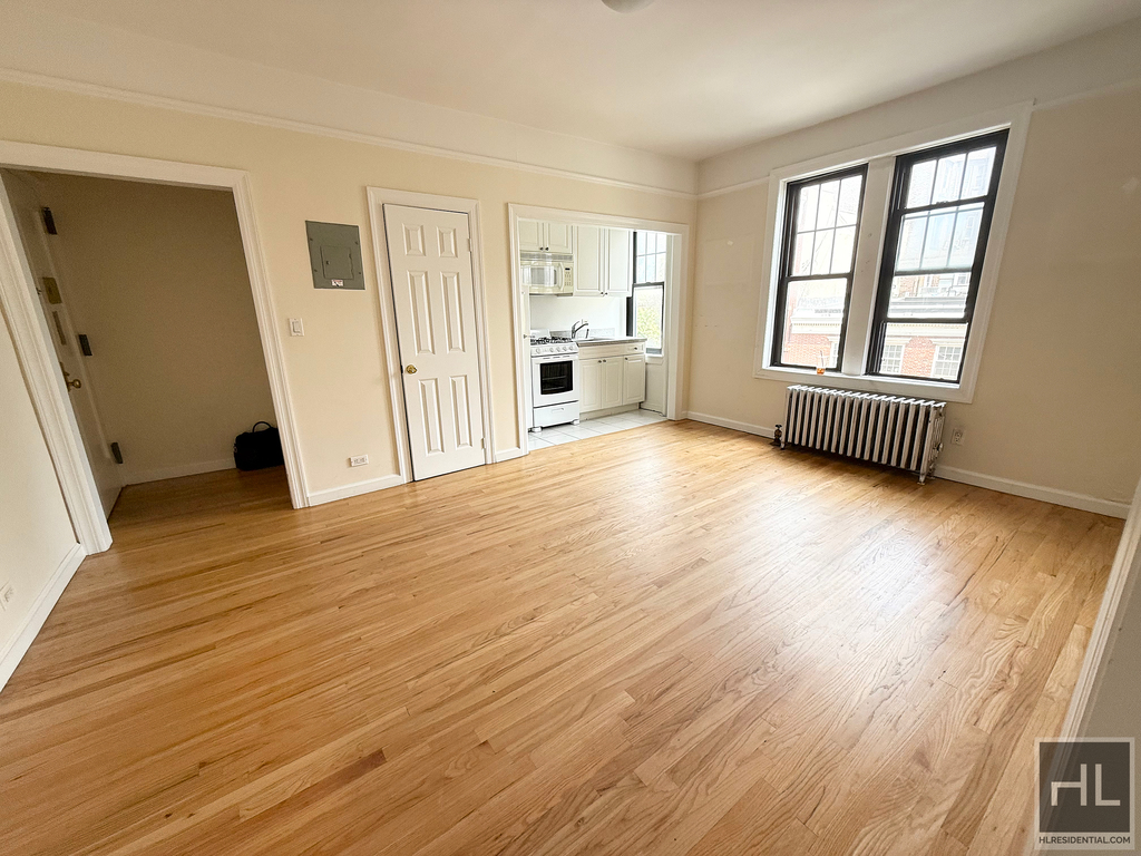 West 10th Street - Photo 5
