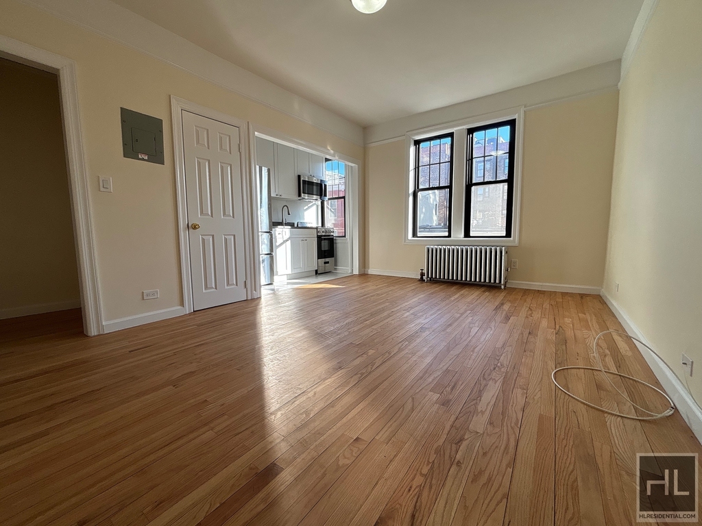 West 10th Street - Photo 1