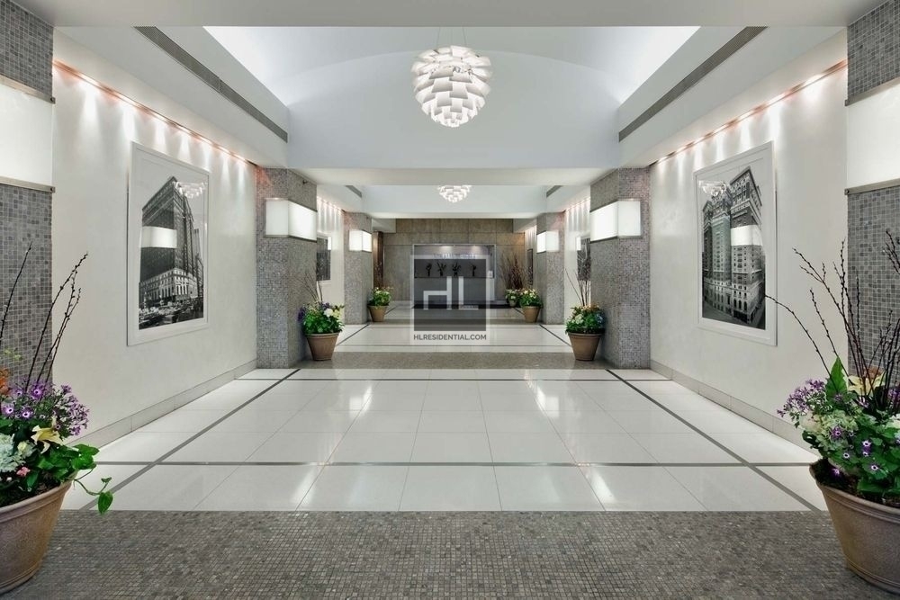 West 34th Street - Photo 4
