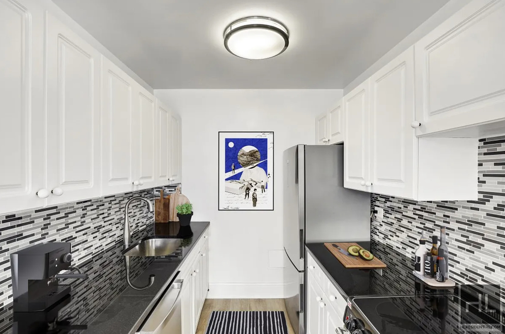 West 34th Street - Photo 3