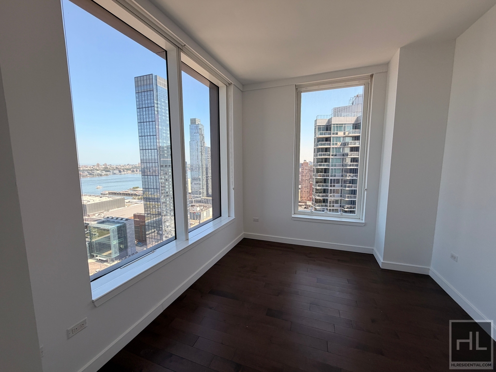 West 36th Street - Photo 1