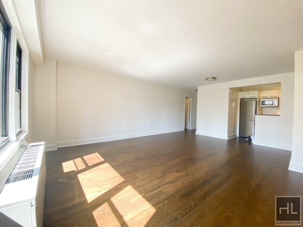 East 63 Street - Photo 4