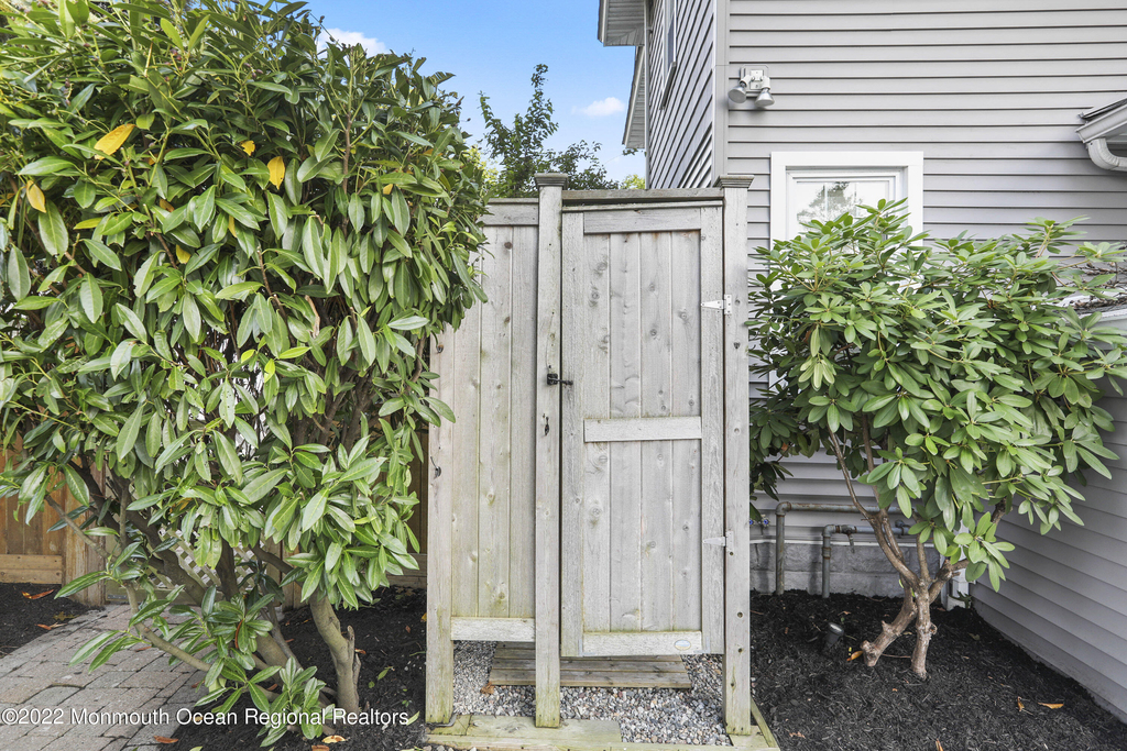 606 3rd Avenue - Photo 32