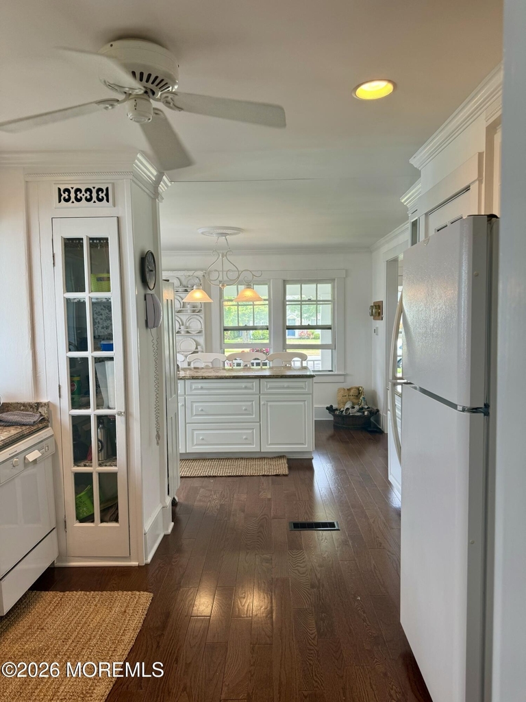 312 Boston Boulevard - Photo 11