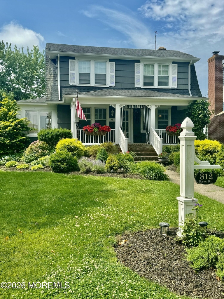 312 Boston Boulevard - Photo 0