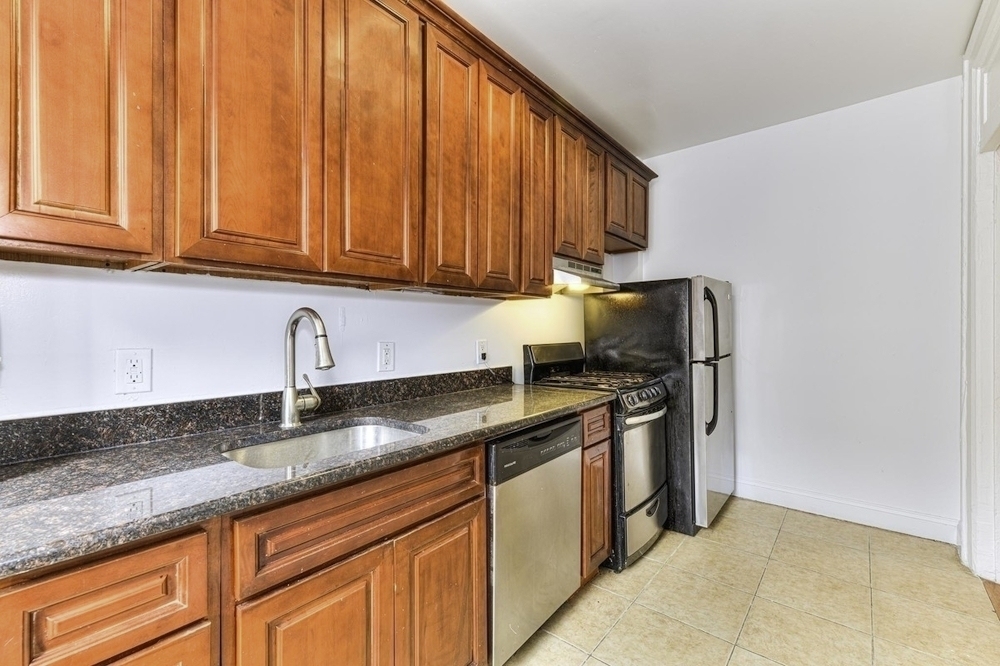 3139 Broadway - Photo 4