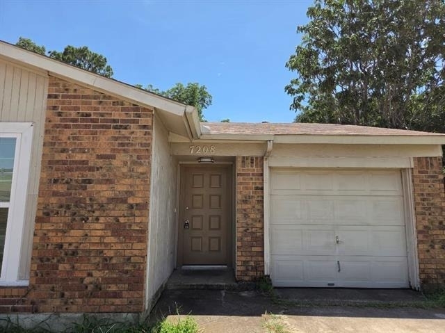 7208 Ne Loop 820 - Photo 0