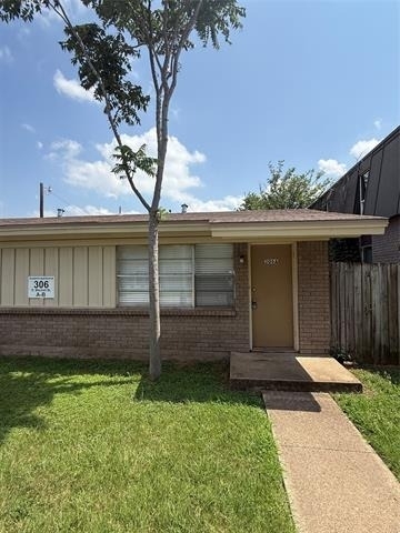 306 E Mitchell Street - Photo 0
