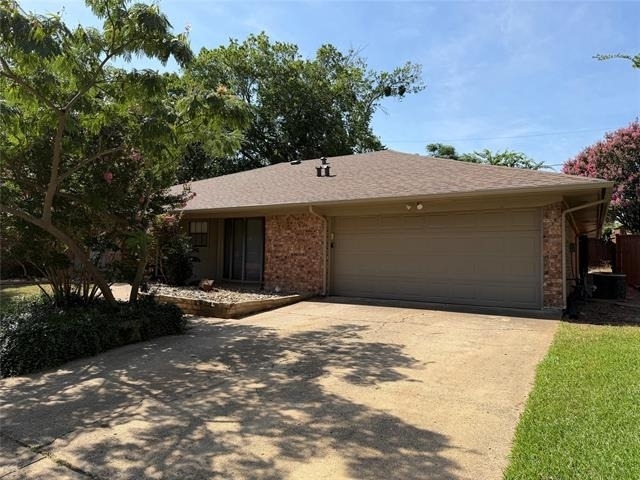 5008 Millsprings Drive - Photo 2