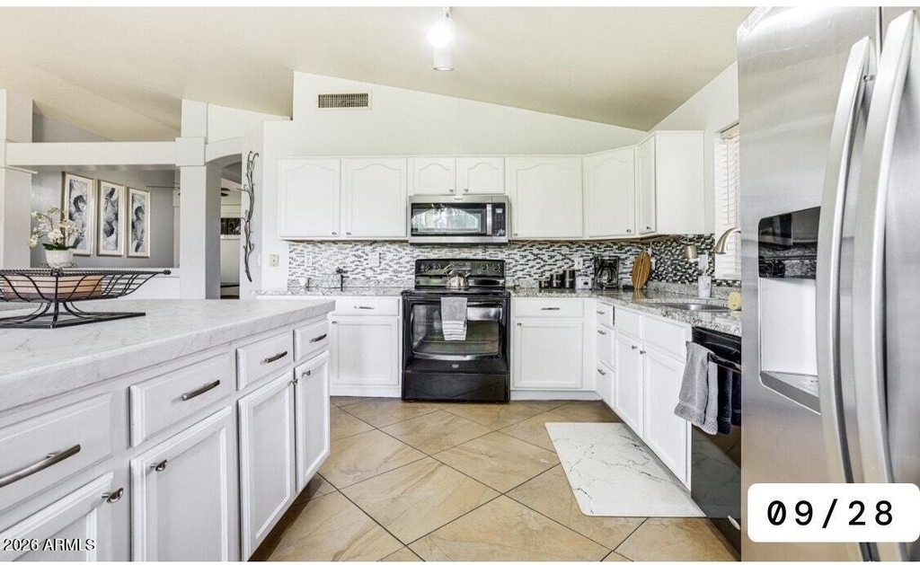 686 W Fremont Drive - Photo 5