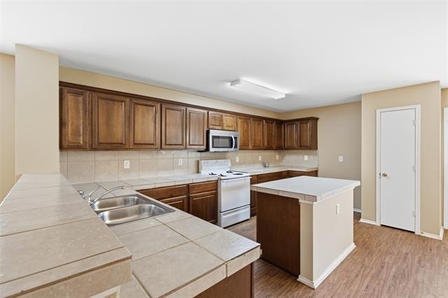 1434 Mission Hills Lane - Photo 5
