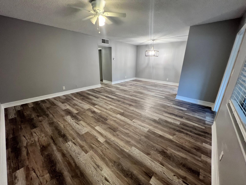 1340 Ne 28th Avenue - Photo 3