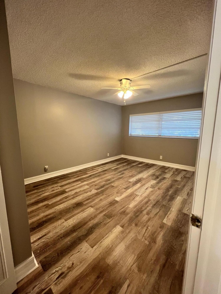1340 Ne 28th Avenue - Photo 6
