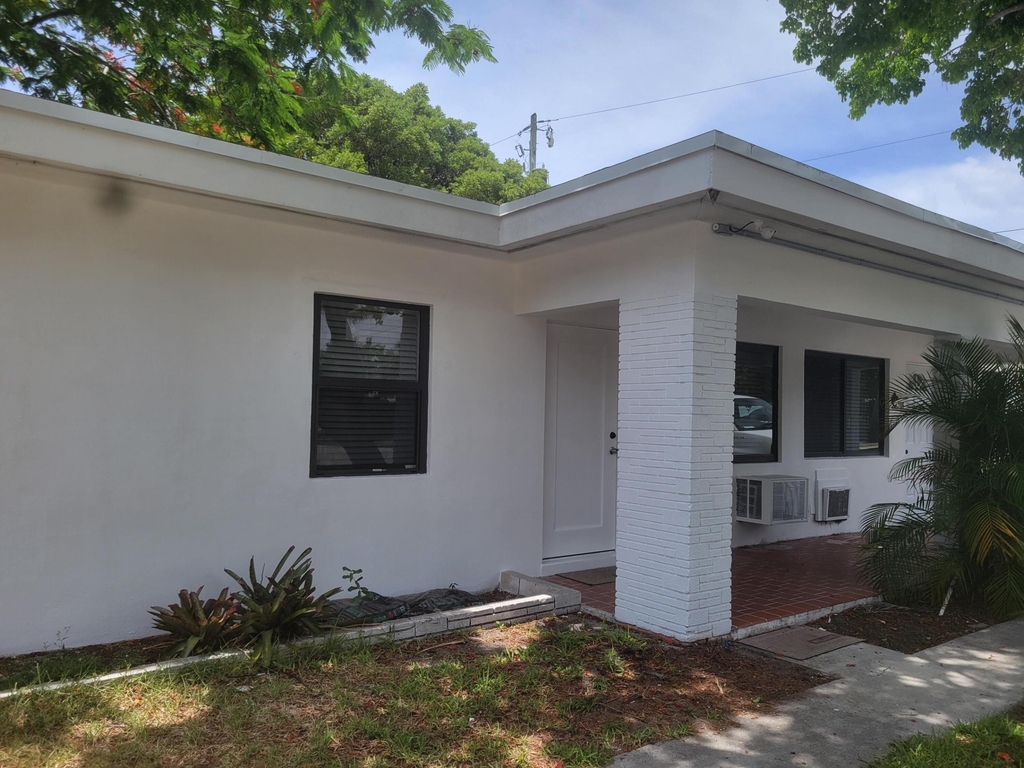 2101 Se 4th Avenue - Photo 1