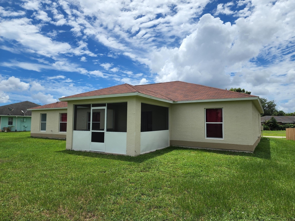 2709 Sw Somber Road - Photo 1