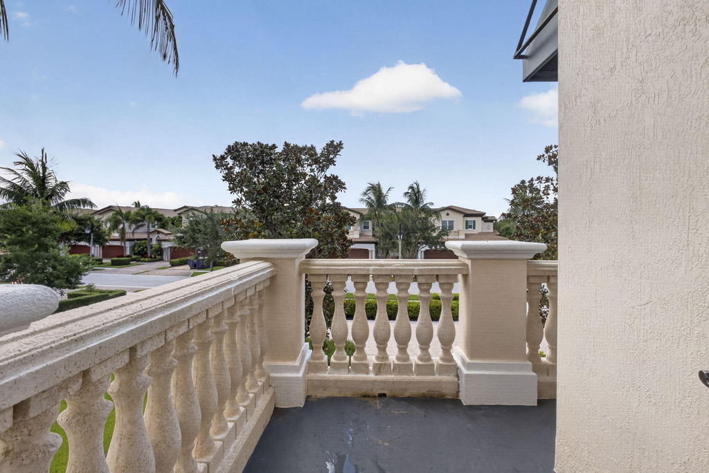 222 Tresana Boulevard - Photo 34