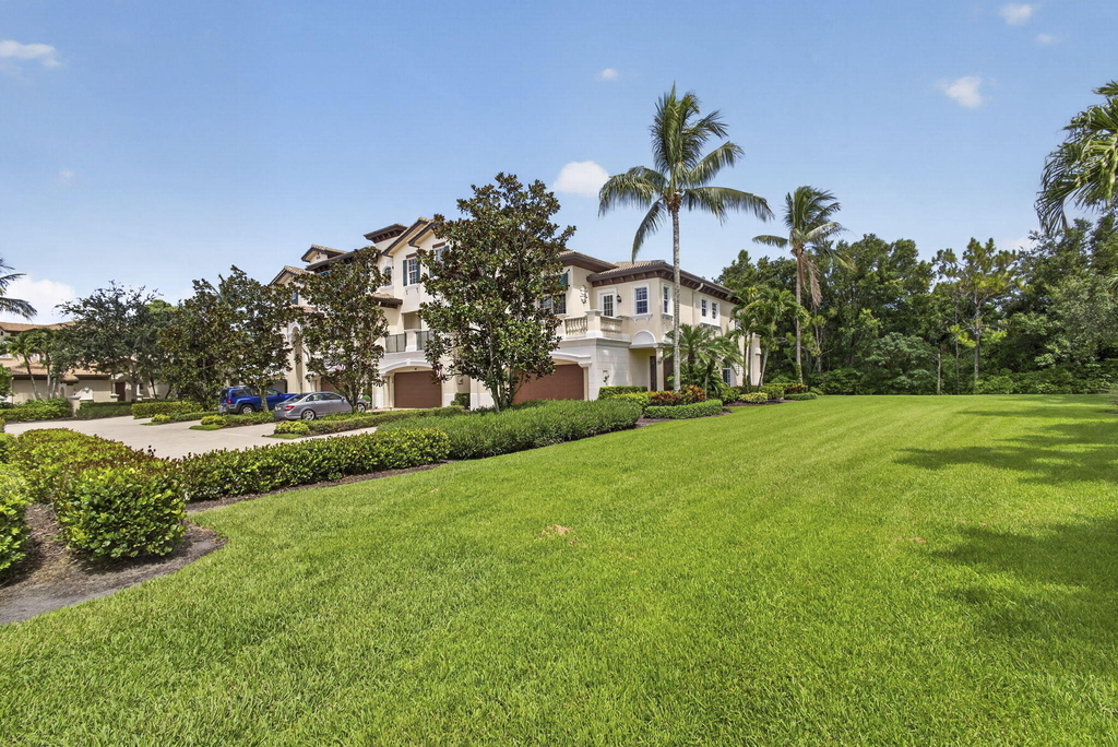 222 Tresana Boulevard - Photo 4