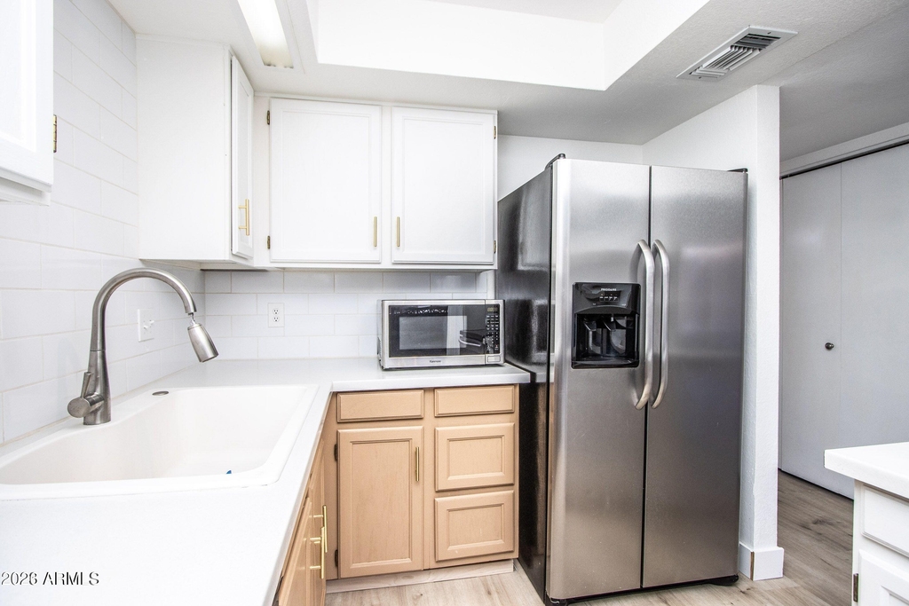 3102 E Clarendon Avenue - Photo 8