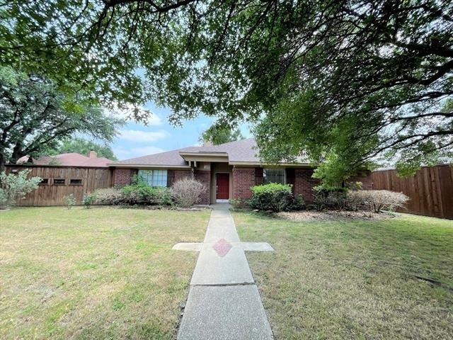 621 Phillips Drive - Photo 0