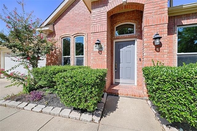 1404 Carriage Lane - Photo 2