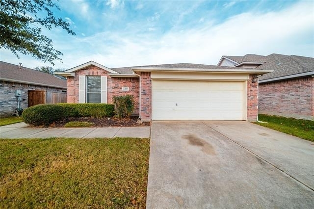 2211 Lilac Circle - Photo 2