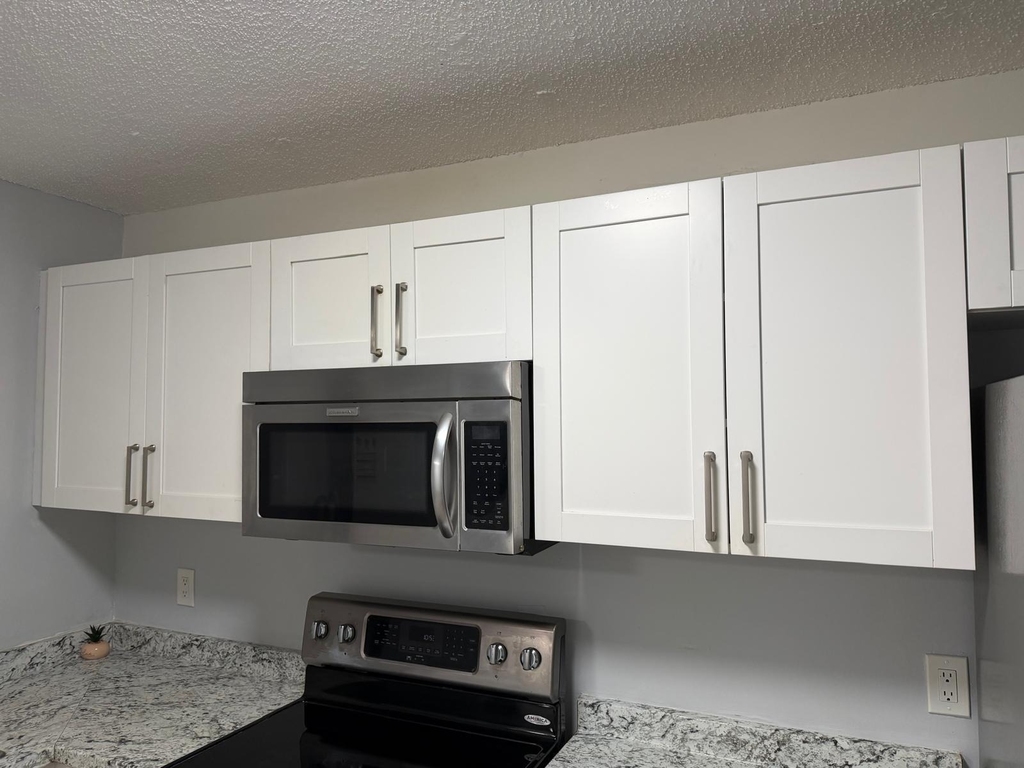 615 S State Road 7 - Photo 2
